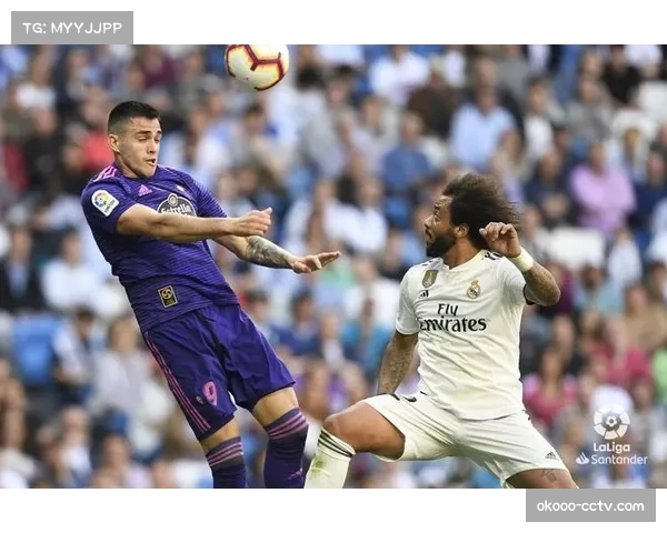 镜头记录：哈维-格拉西亚在塞尔塔训练场与队员逐一交谈